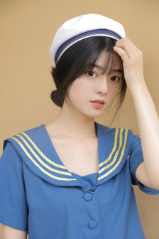丰满家庭瑜伽女老师
